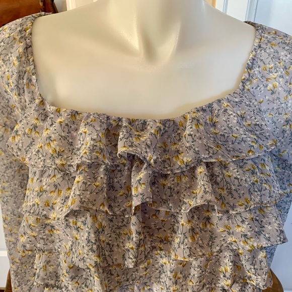 LN ASTR BLUE DITSY BLOUSE. FULLY LINED, RUFFLED FRONT, LONG SLEEVE-SMOCKED CUFF - Picture 4 of 8